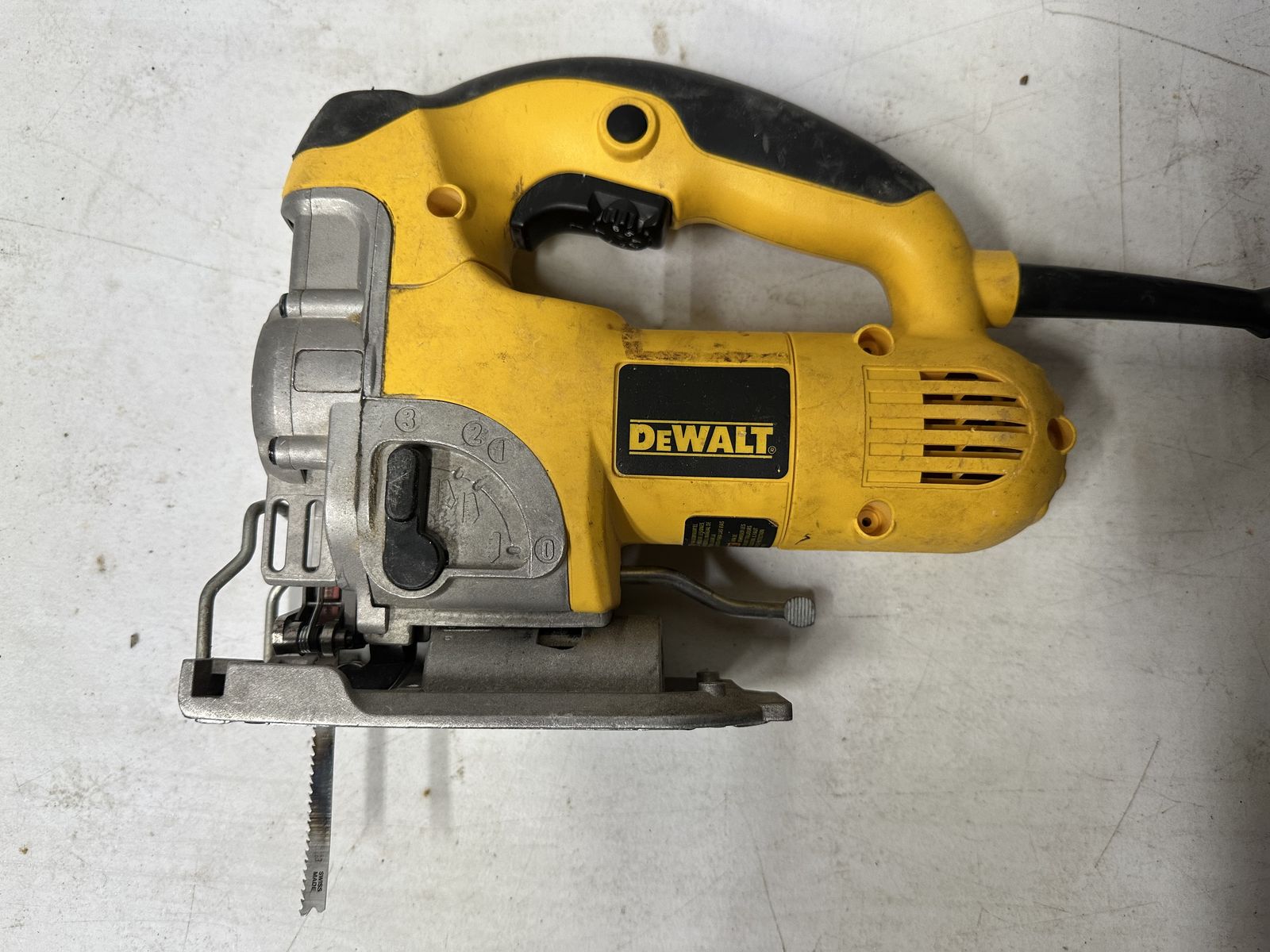 DEWALT 6.5 Amp Corded Variable Speed Jig Saw
