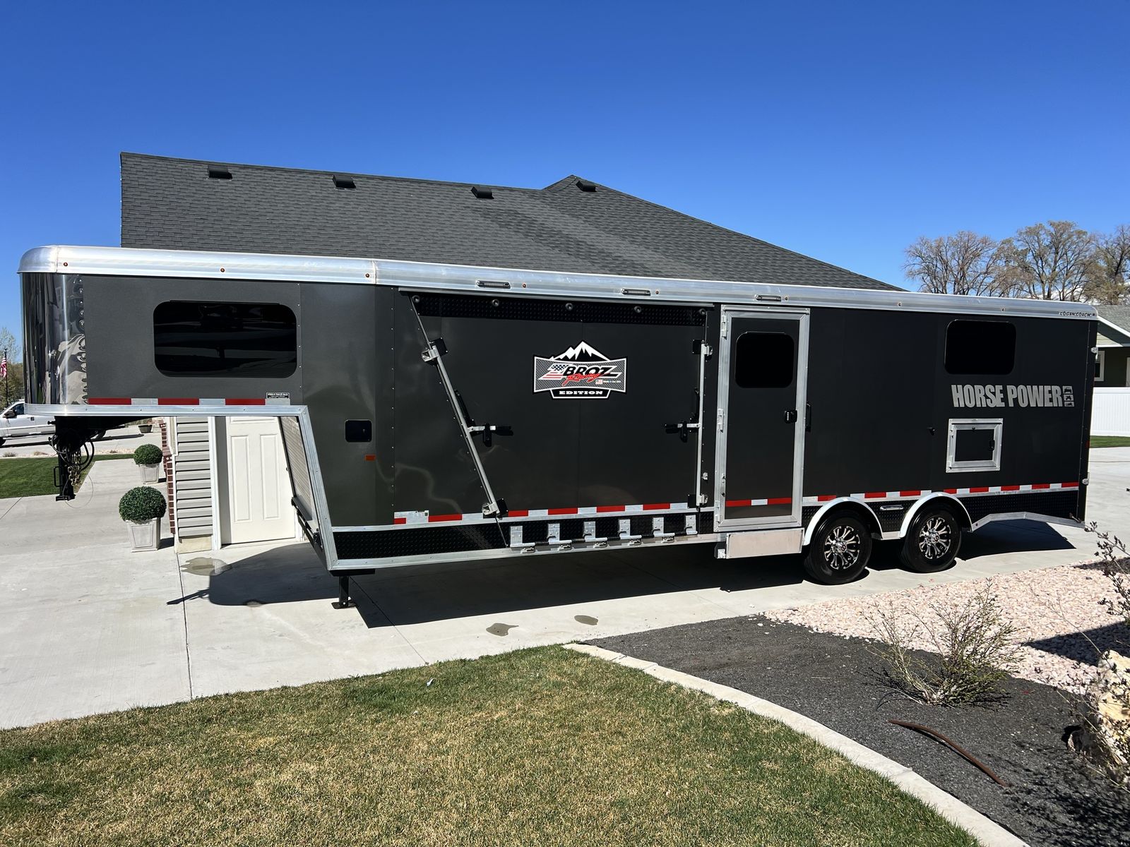 2021 Logan Coach Zbroz Horsepower Trailer