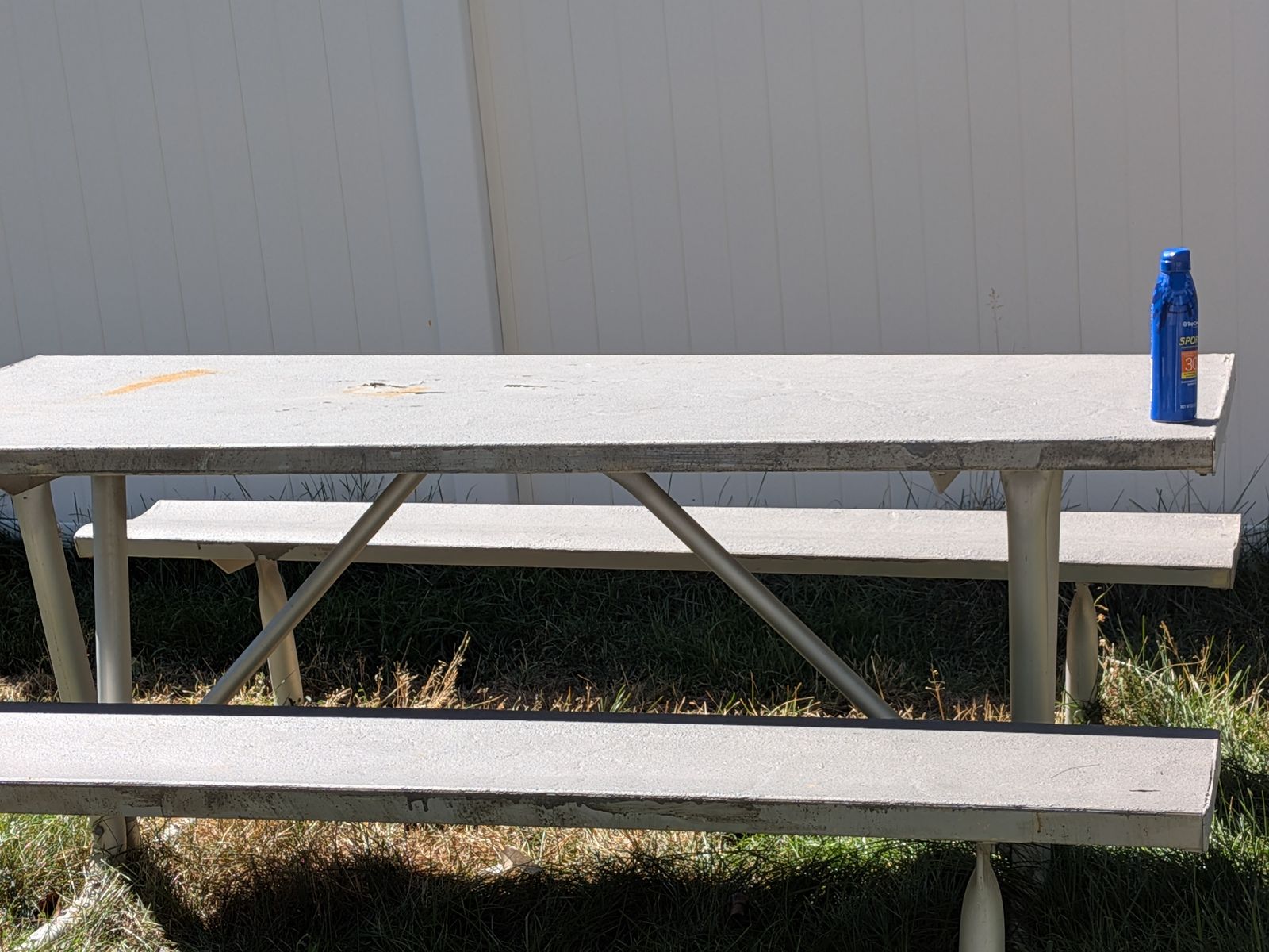 Picnic table