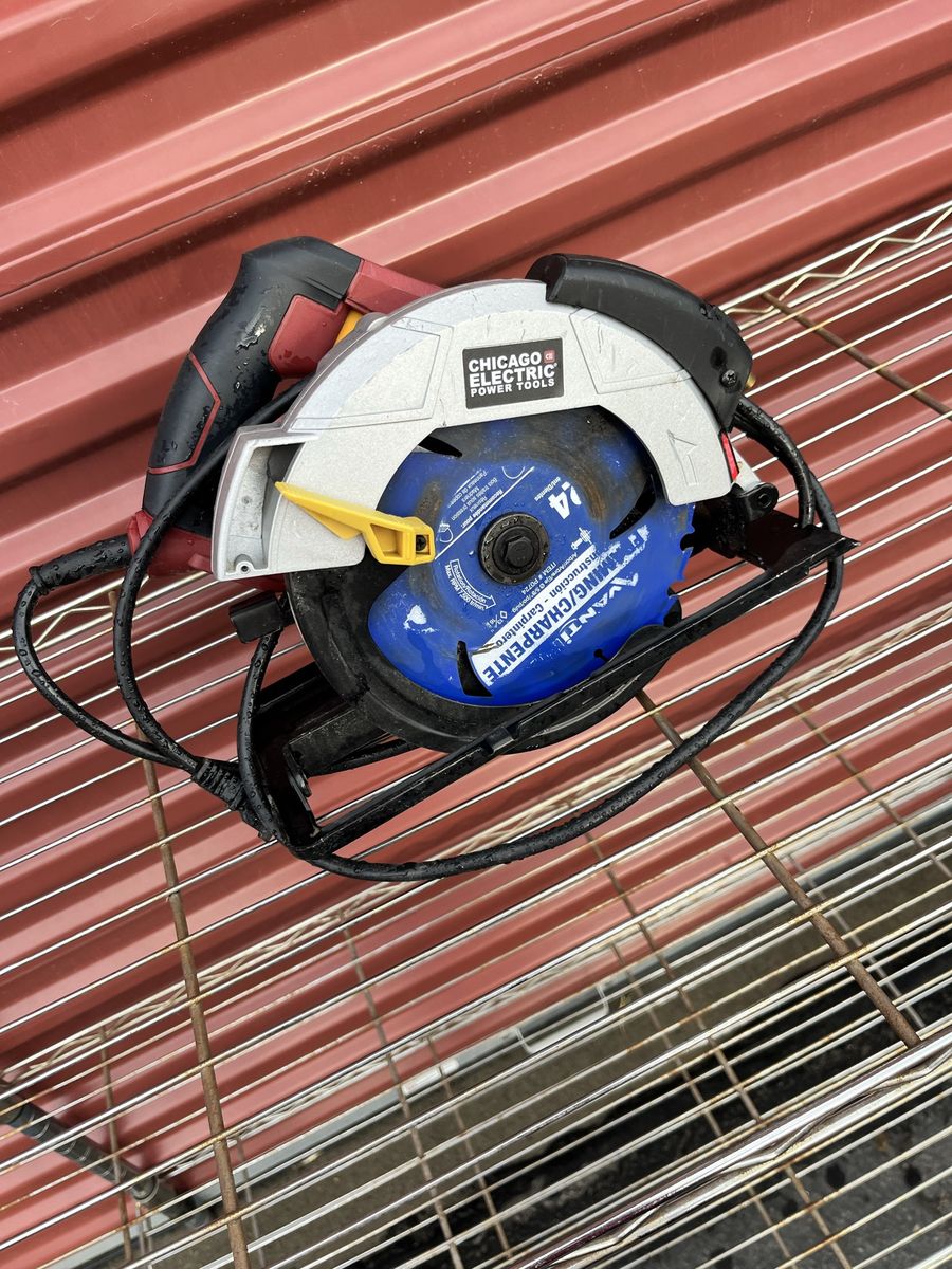 7” Circular Saw in Excellent Condition 