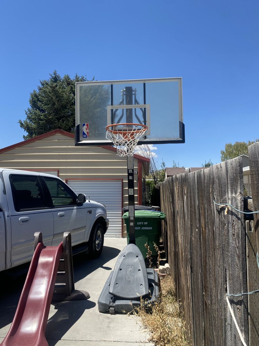 Basketball hoop