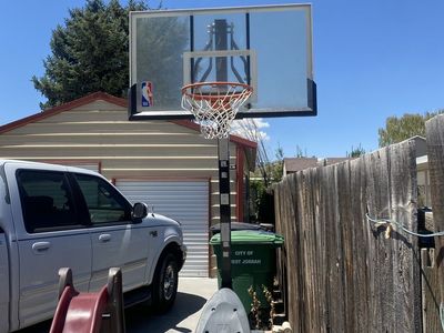 Basketball hoop
