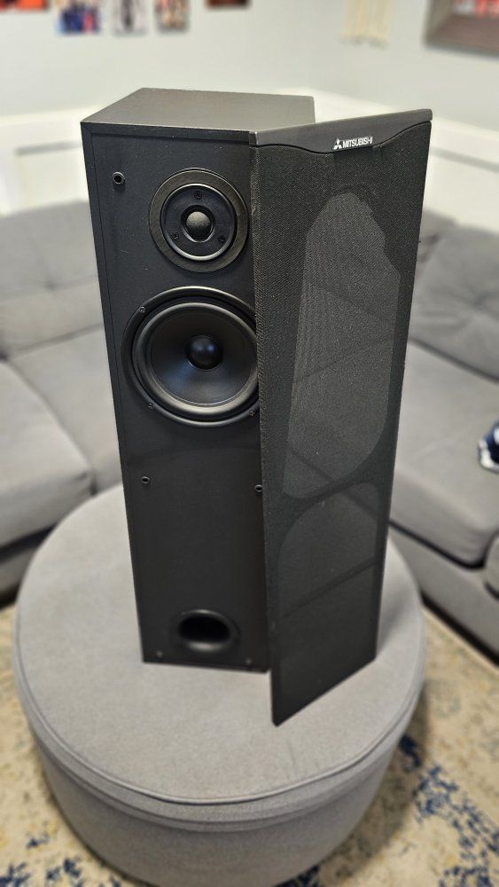 Mitsubishi M-F200 Vintage Floor /Tower Speakers – Rare Pair Classic Mitsubishi -sound amazing!
