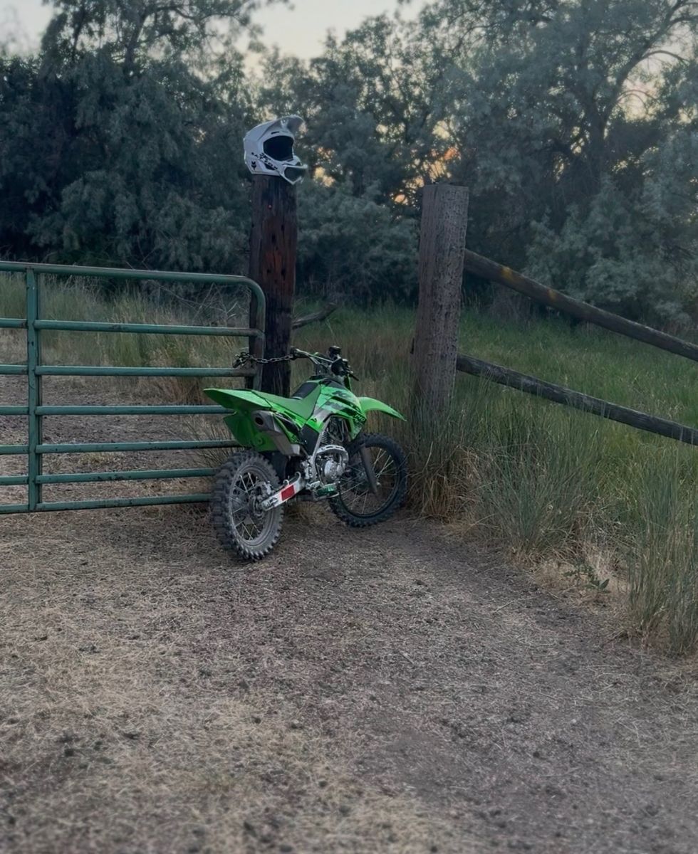 Kawasaki KLX 140R Dirt Bike - Green, Off-Road Ready, Excellent Condition