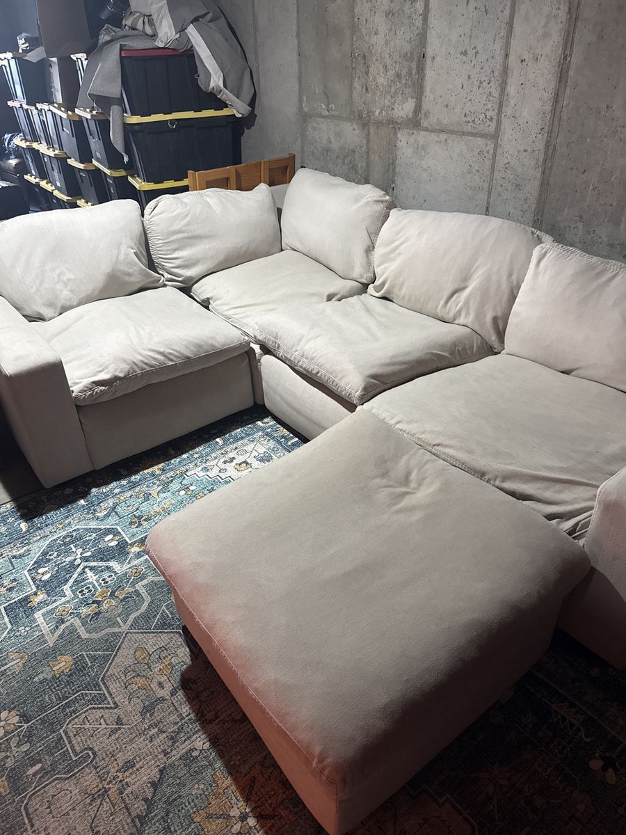 Pillow top sectional