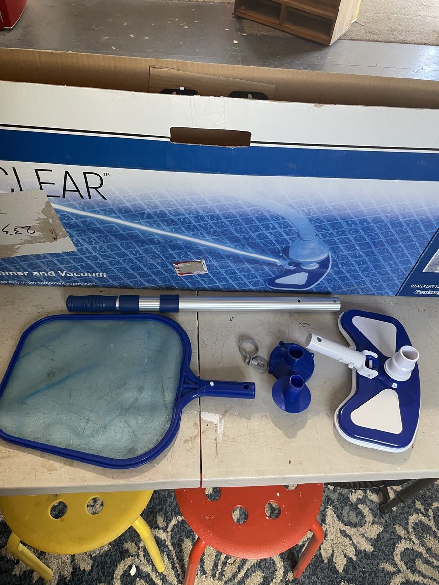 Pool cleaning kit