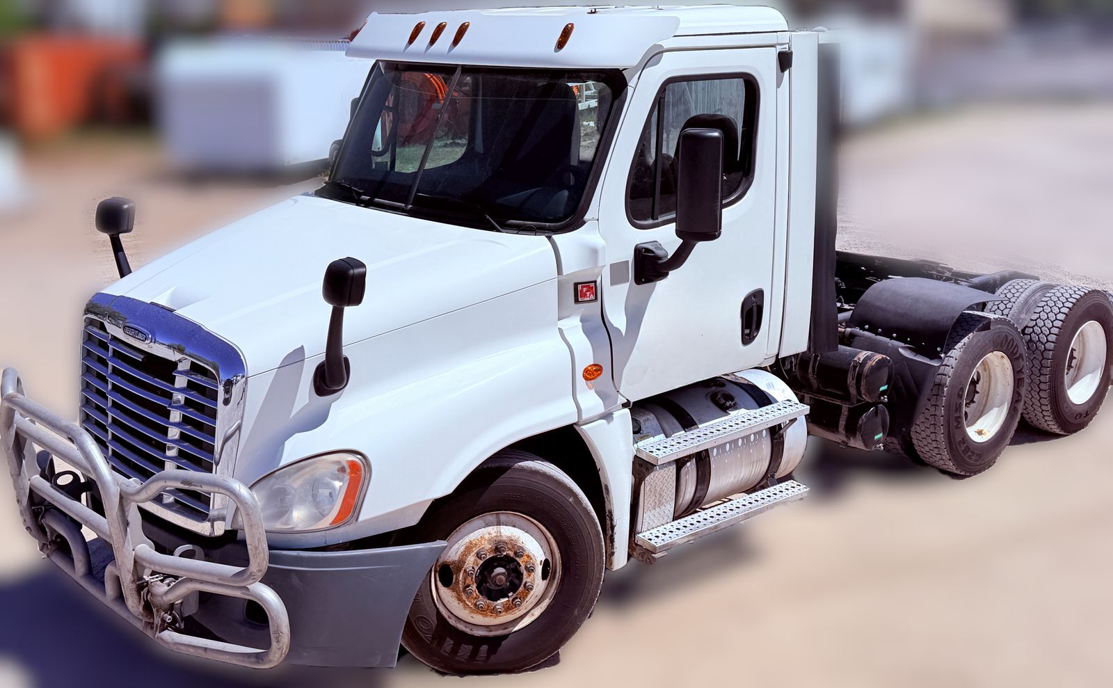 2013 Freightliner Cascadia Mid-Roof Day Cab  579,157 Miles