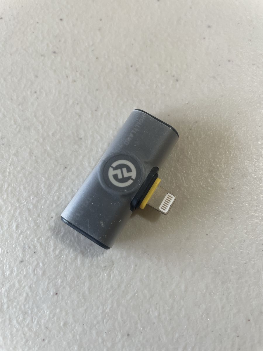 HOLLAND iPhone Lightning Audio + Charge Adapter Gray/Yellow