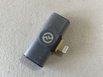 HOLLAND iPhone Lightning Audio + Charge Adapter Gray/Yellow
