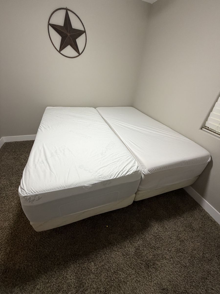 Tempur-Pedic Split King Adjustable Bed with Massage – Twin XL Adjustable Bases