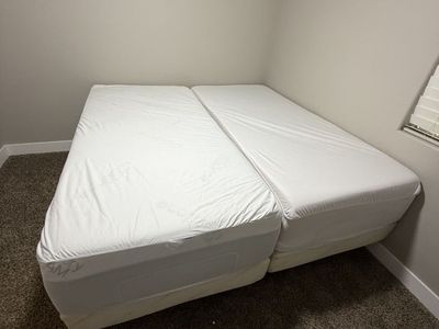 Tempur-Pedic Split King Adjustable Bed with Massage – Twin XL Adjustable Bases