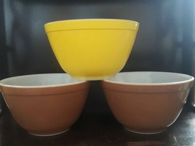 VTG Pyrex 3 Small Nesting /Mixing Bowls
