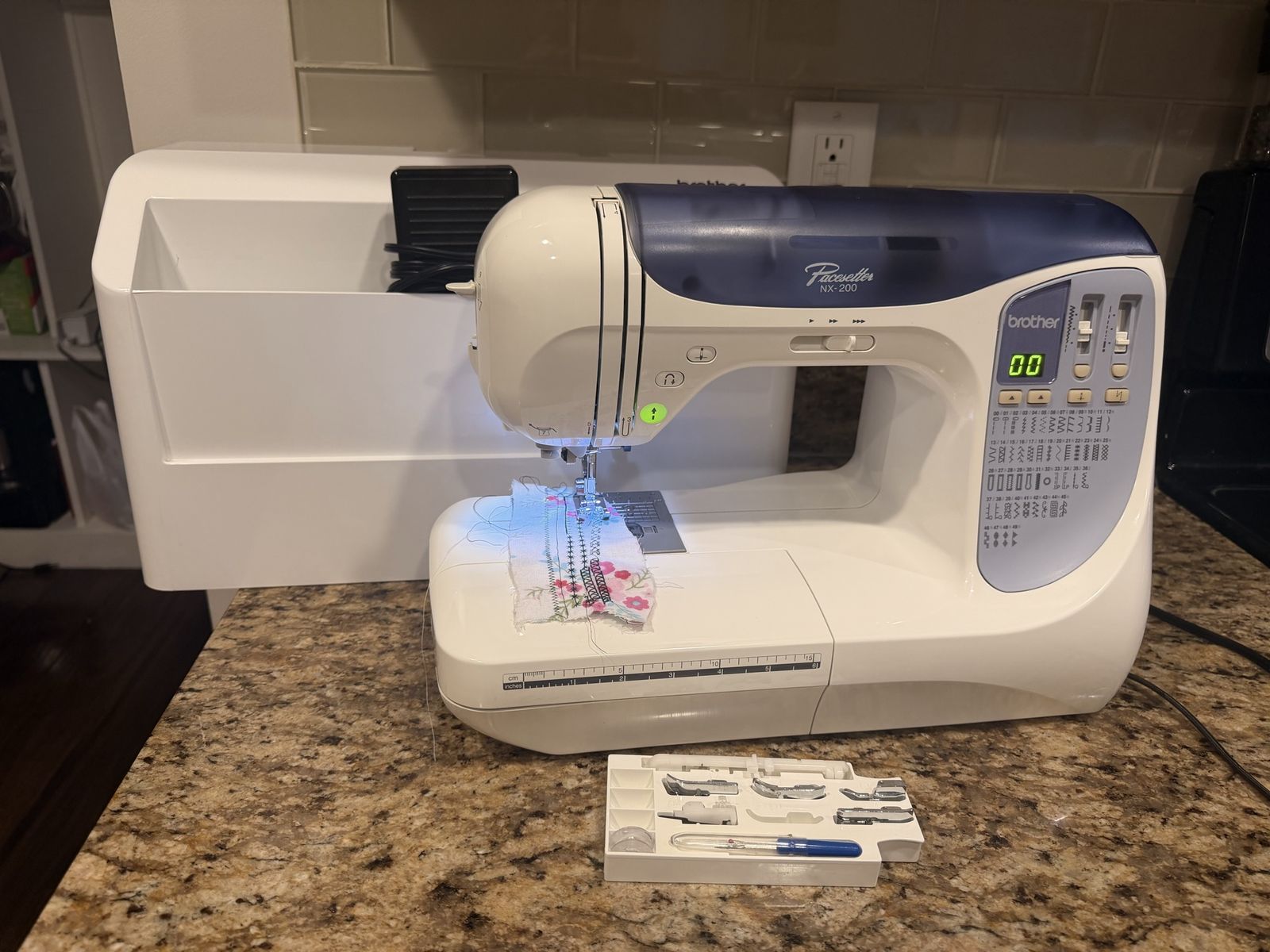 Brother Pacesetter NX-200 Computerized Sewing Machine with Case and Accessories
