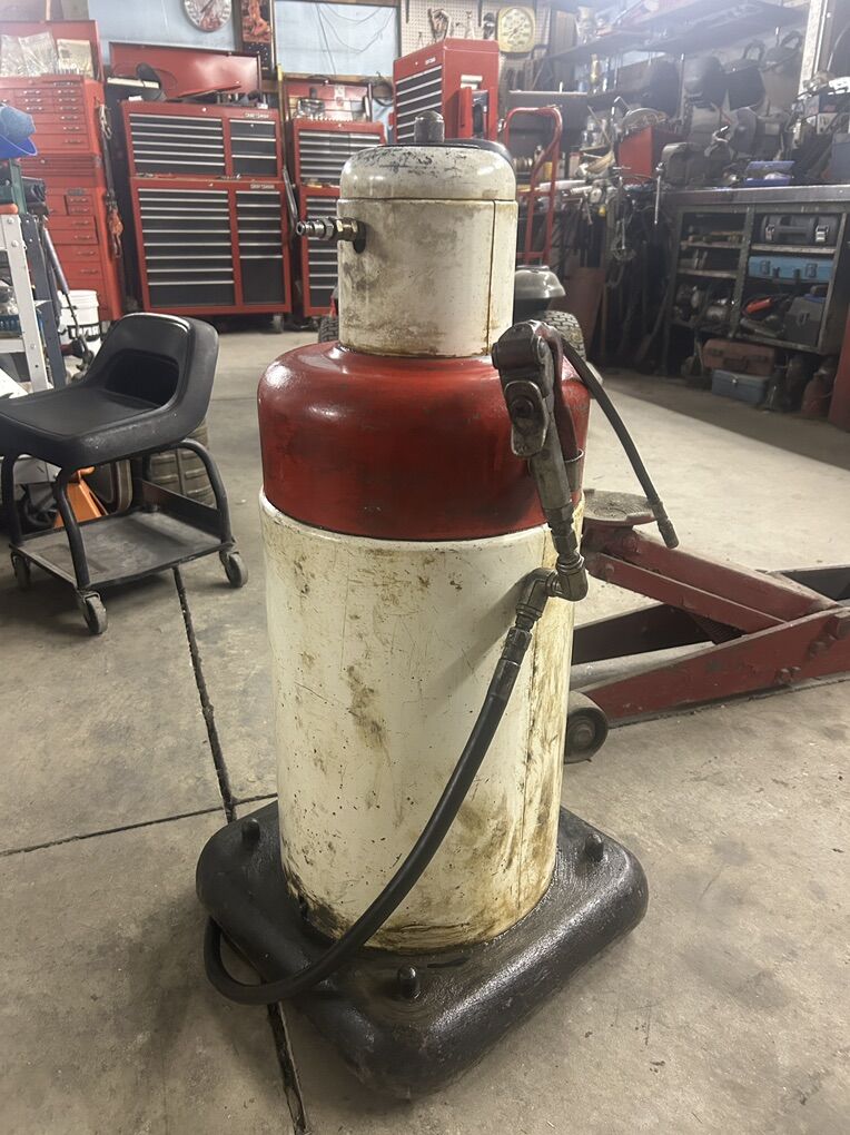 Lincoln High Pressure Pneumatic Grease Gun