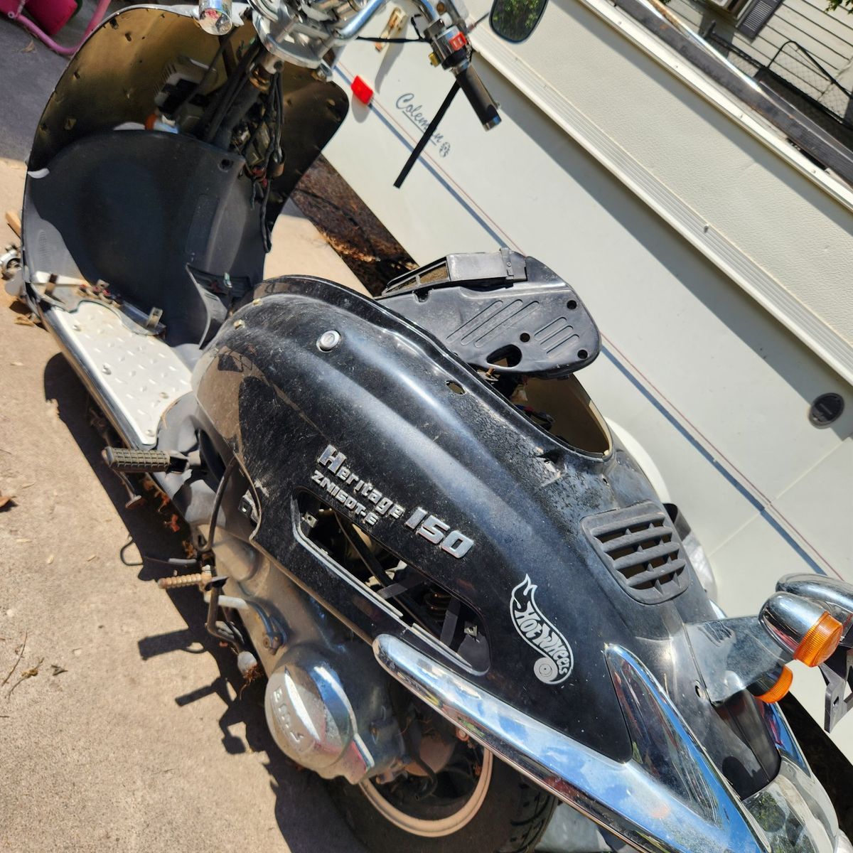 2 Znen Heritage 150 Scooters - Black - For Parts/Repair