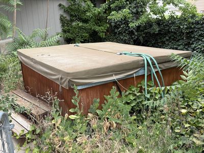 Free Broken 8 Person Hot Tub - Must Pick Up and Haul Away
