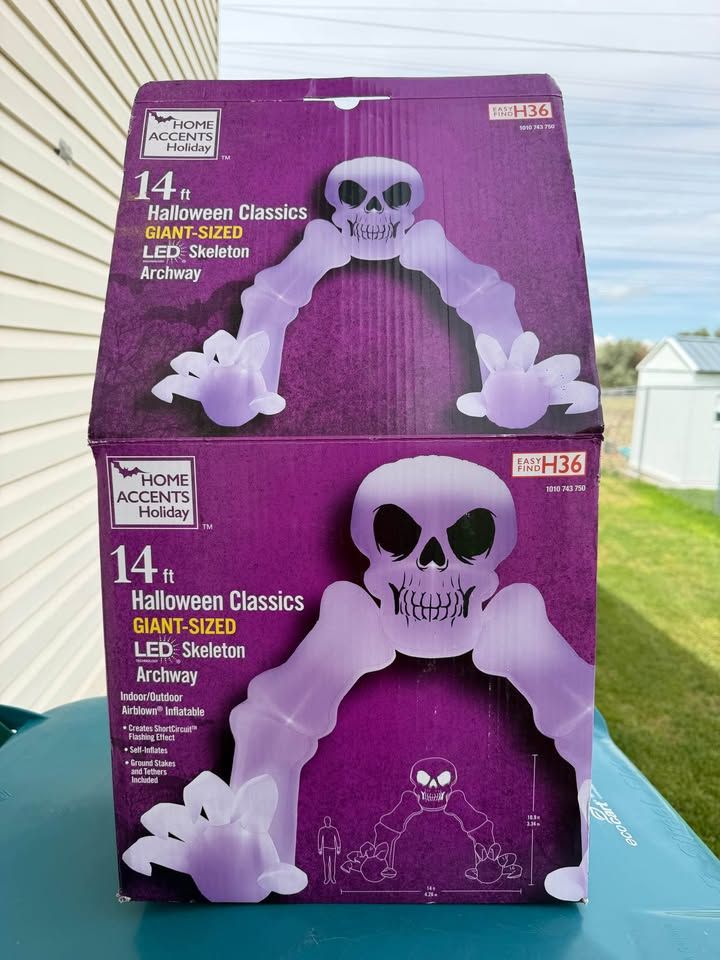 Home Accents Holiday 14ft GIANT-SIZED LED Skeleton Archway
