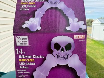 Home Accents Holiday 14ft GIANT-SIZED LED Skeleton Archway