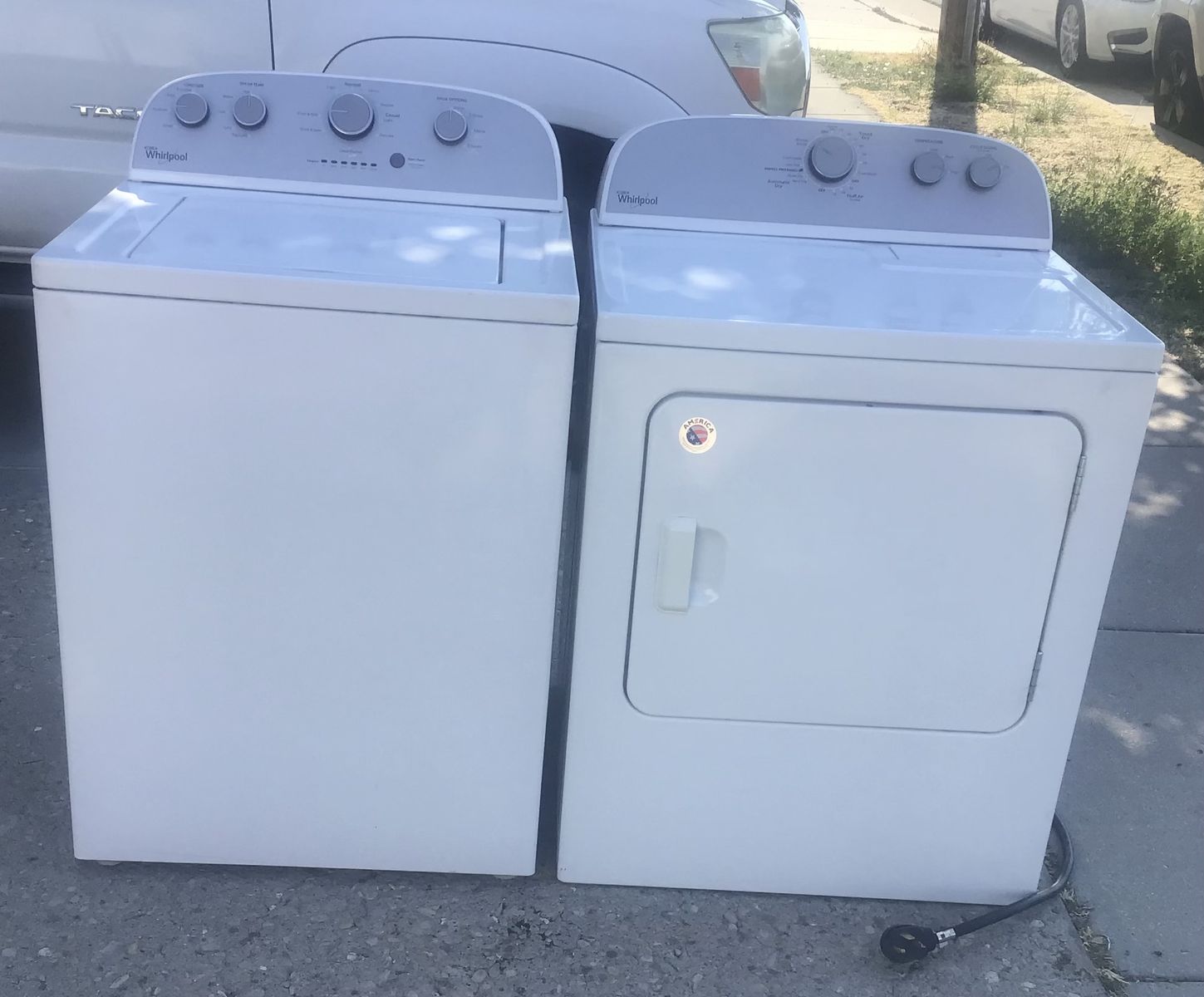 Beautiful Whirlpool Top Load Washing Machine and Electric Dryer Set - White. Includes free delivery !
