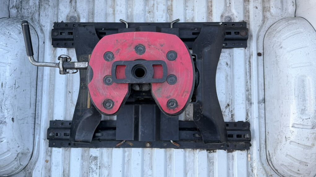 Curt Q24 5th Wheel Hitch & Goosneck