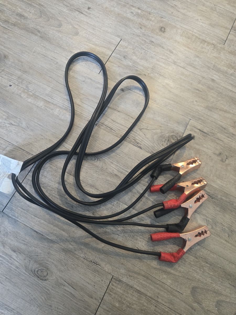 Heavy-Duty Jumper Cables with Heavy Clamps