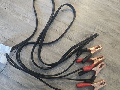 Heavy-Duty Jumper Cables with Heavy Clamps