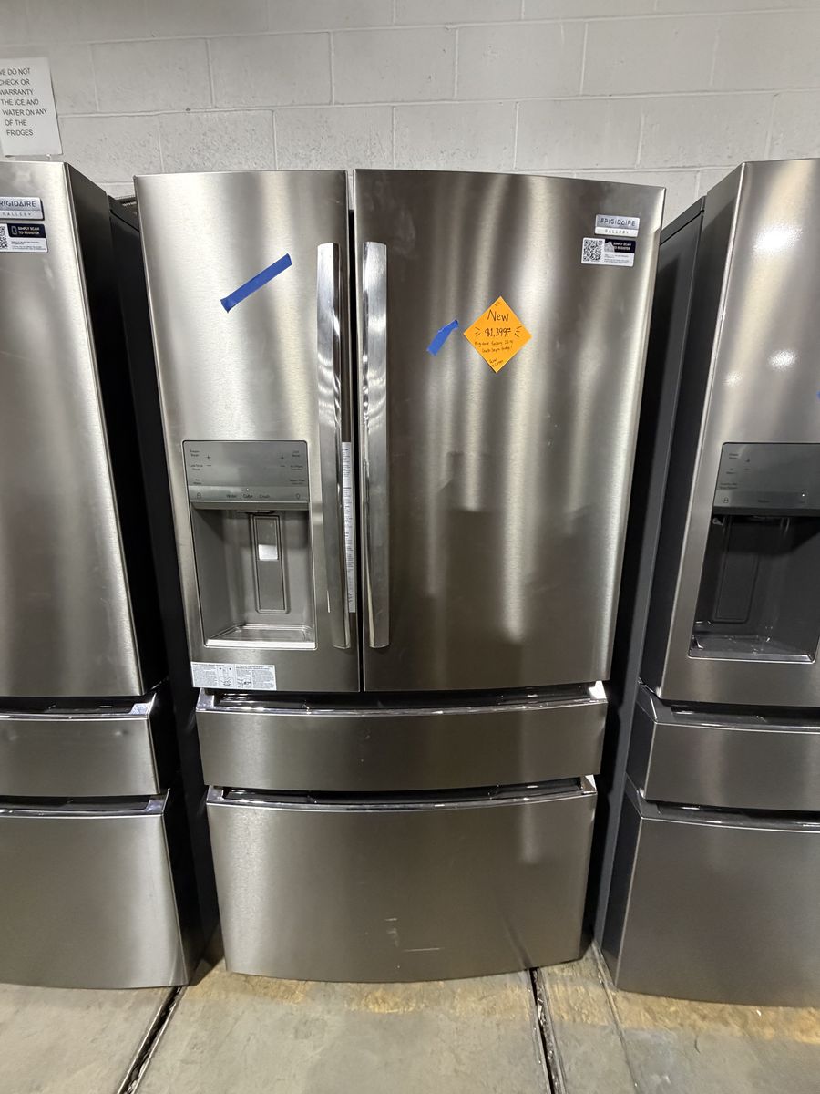 GOOD CONDITION FRIGIDAIRE COUNTER DEPTH FRIDGE