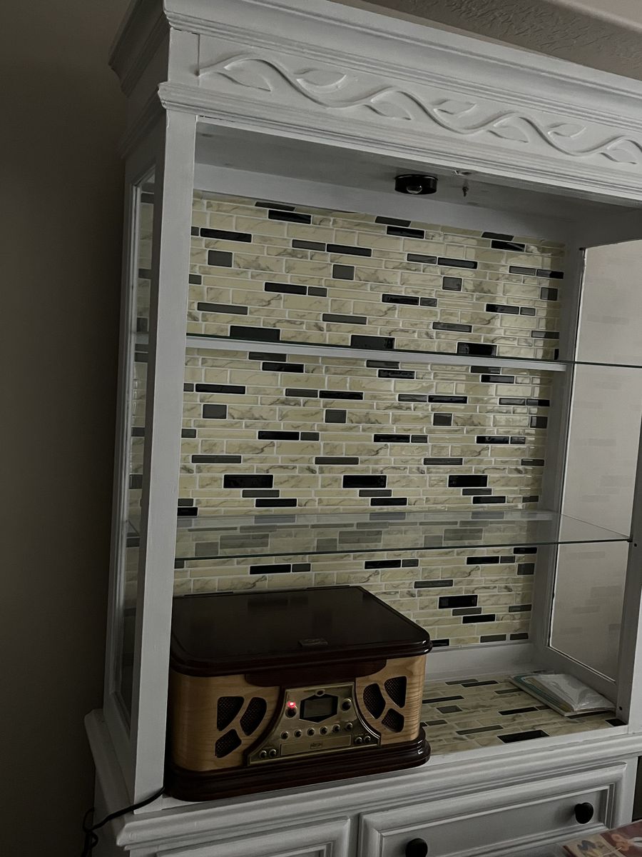 WHITE HUTCH