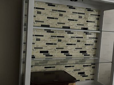 WHITE HUTCH