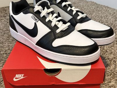 Men’s Size 11 Nike Ebernon Low Premiums * WORN ONLY 3 TIMES