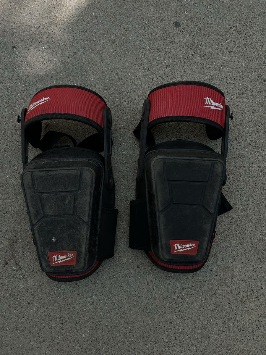 Milwaukee Gel Zone Knee Pads - Durable Work & Protection Gear - Used, Good Condition