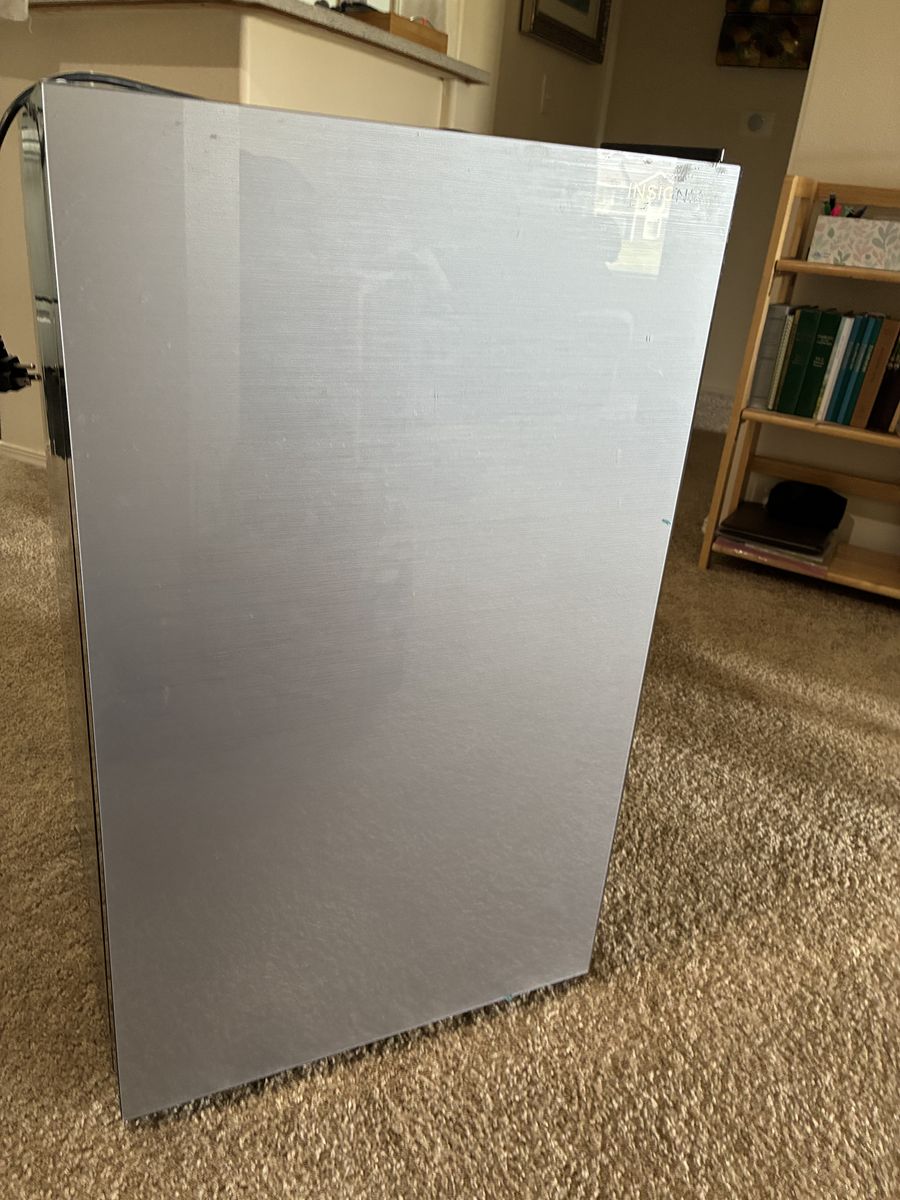 Mini Fridge Insignia