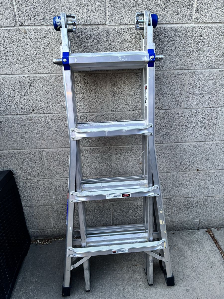 Adjustable ladder