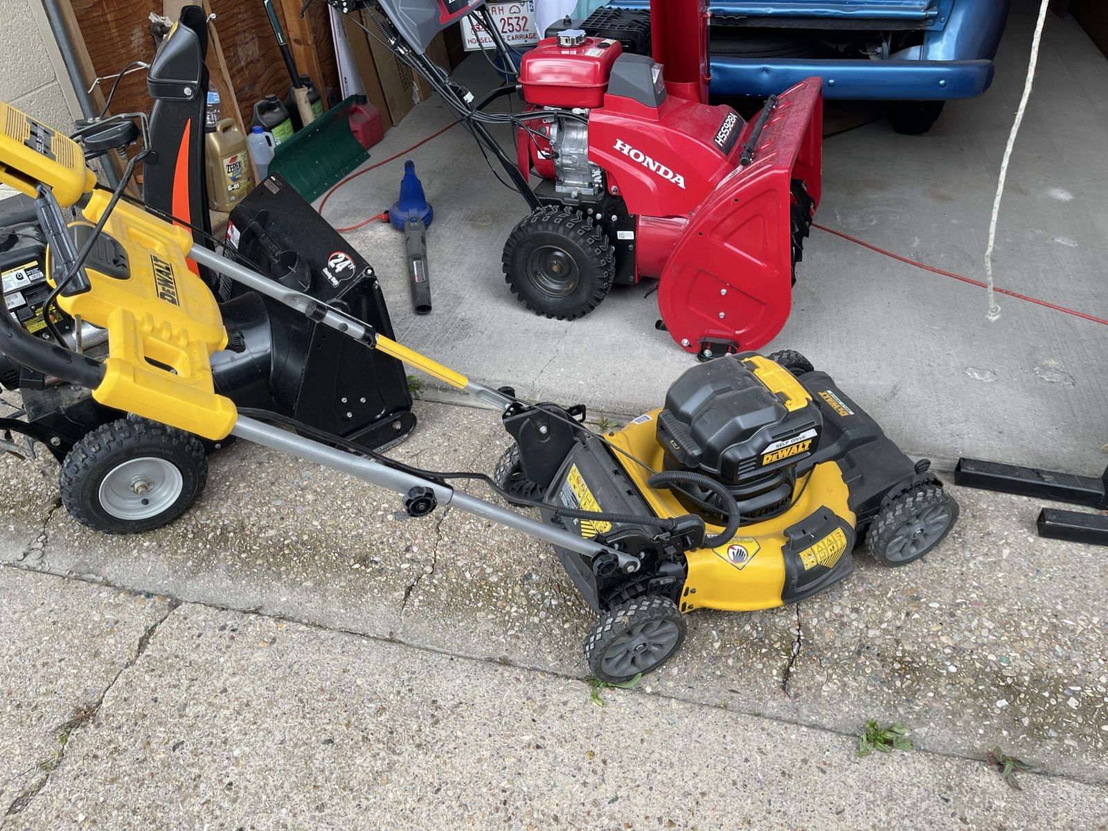 Dewalt self propelled battery powered lawnmower