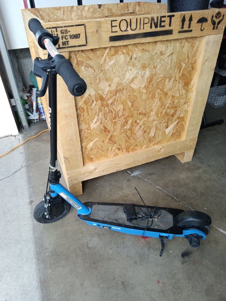 Razor E100 Electric Scooter Blue Used