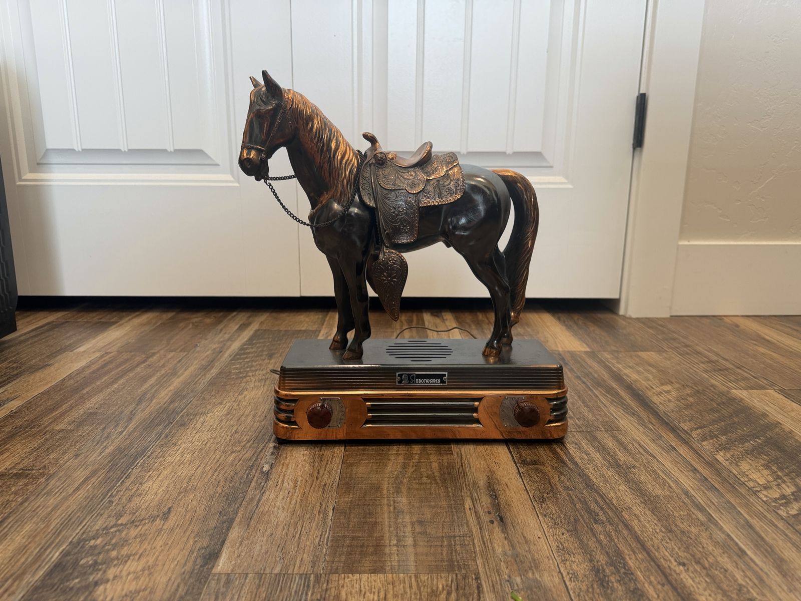 1947 Abbotwares Horse Radio