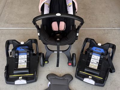 Doona Stroller/Car seat Combo w/ Extra Base