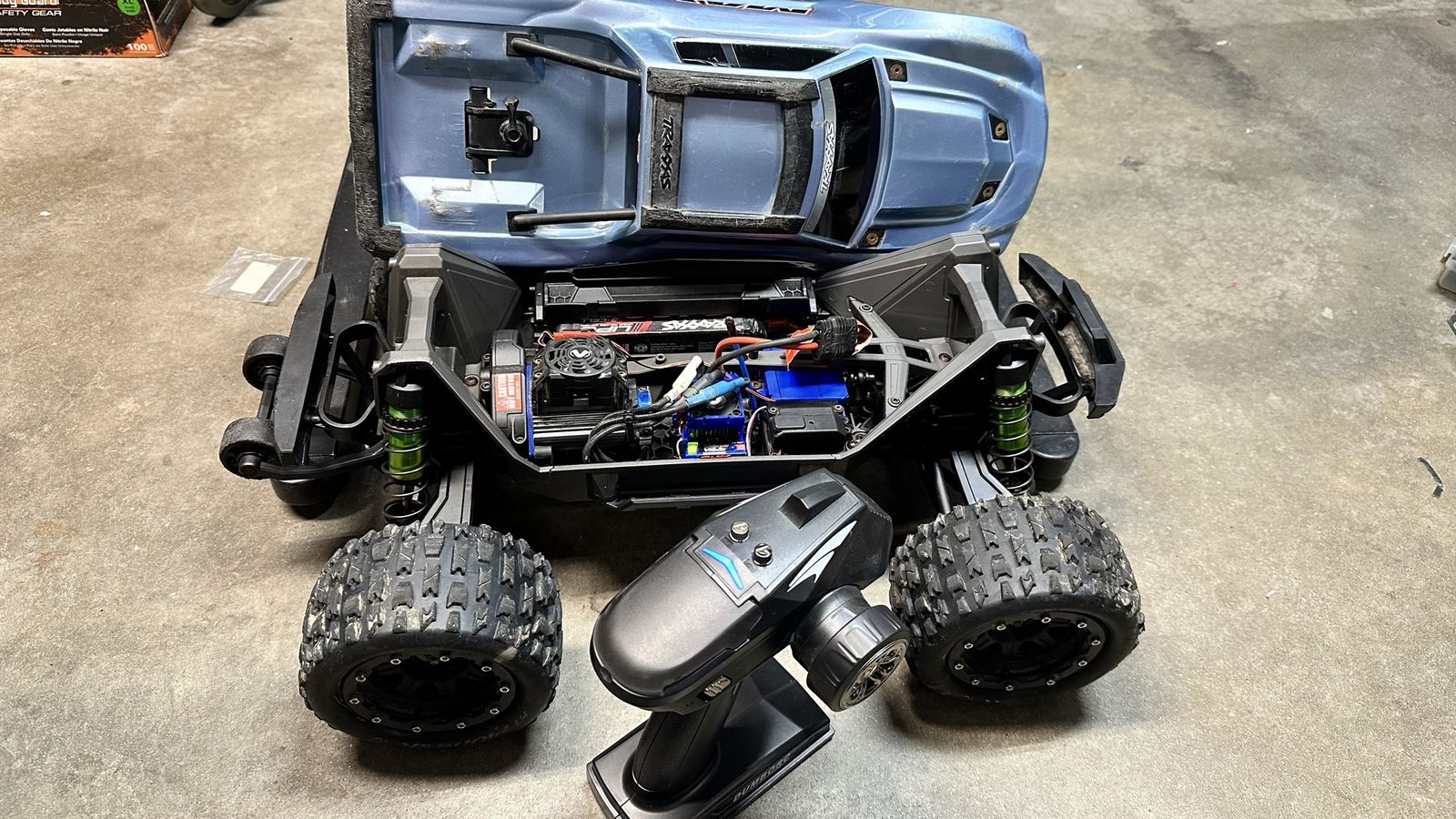 Traxxas Maxx V1 with Traxxas 6400MH Battery