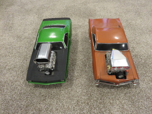 PAIR OF VINTAGE "MUSCLE MACHINE" 1:18 SCALE DIECAST MODEL CARS"
