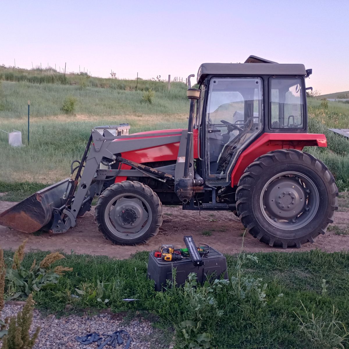 2008 Jinma 754 Cab Tractor with Bucket Loader