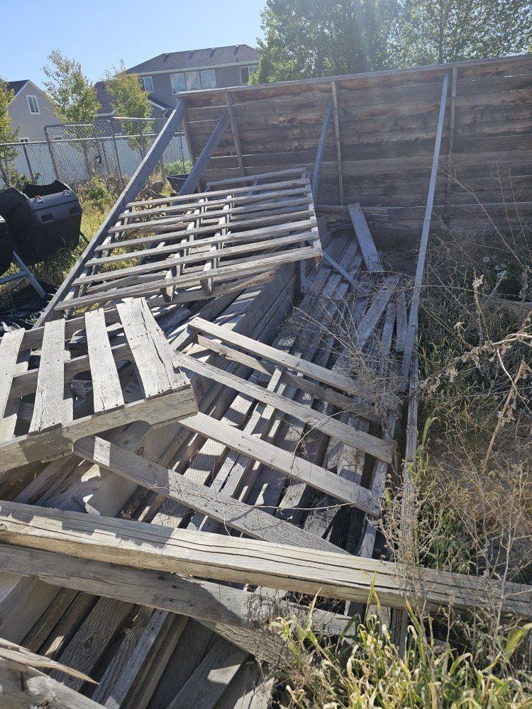 Free Wood, (Pallet Wood, 2x4s, 2x6s, etc)