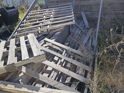 Free Wood, (Pallet Wood, 2x4s, 2x6s, etc)