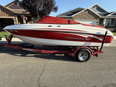 Chaparral 190 SSi Bowrider Boat w/ Volvo Penta 4.3GL Engine & Trailer - Low 103.5 Hours
