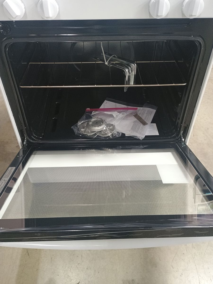 NEW AMANA WHITE 4 BURNER GAS RANGE