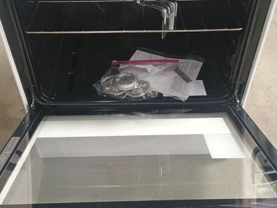 NEW AMANA WHITE 4 BURNER GAS RANGE