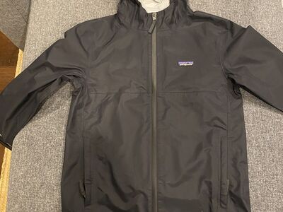 Patagonia Kids Size 12/L Black Rain Jacket
