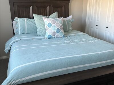 Queen Bed And Nightstand For Sale!