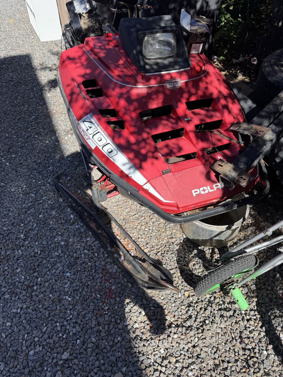 Vintage Polaris Indy 400 Snowmobile Parts or Restoration Project need this gone