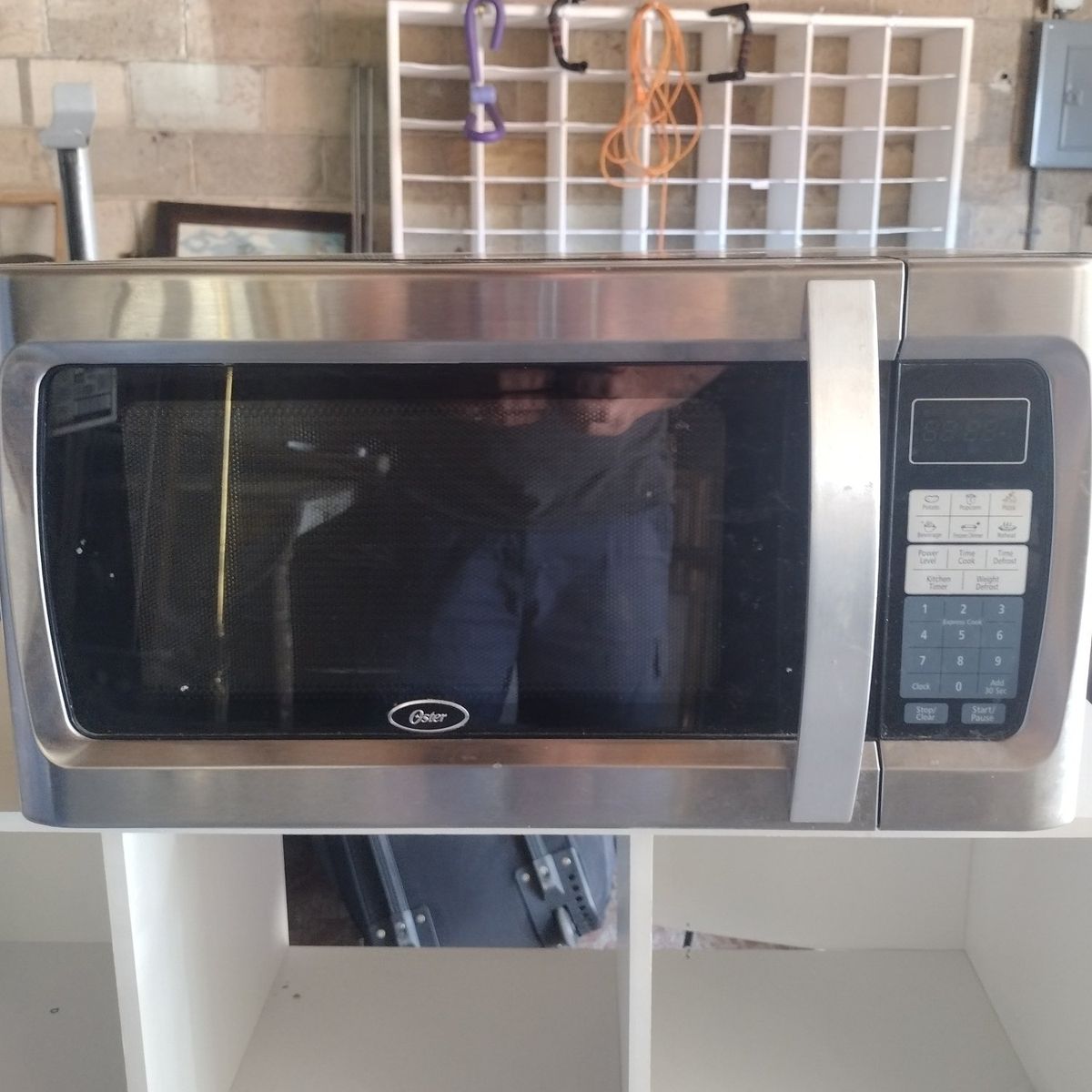 Oster 1100 Watt Microwave