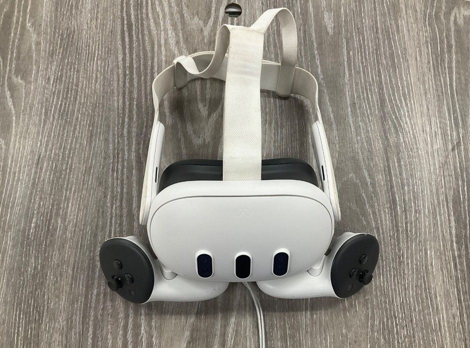 META QUEST 3 VIRTUAL REALITY GAMING HEADSET